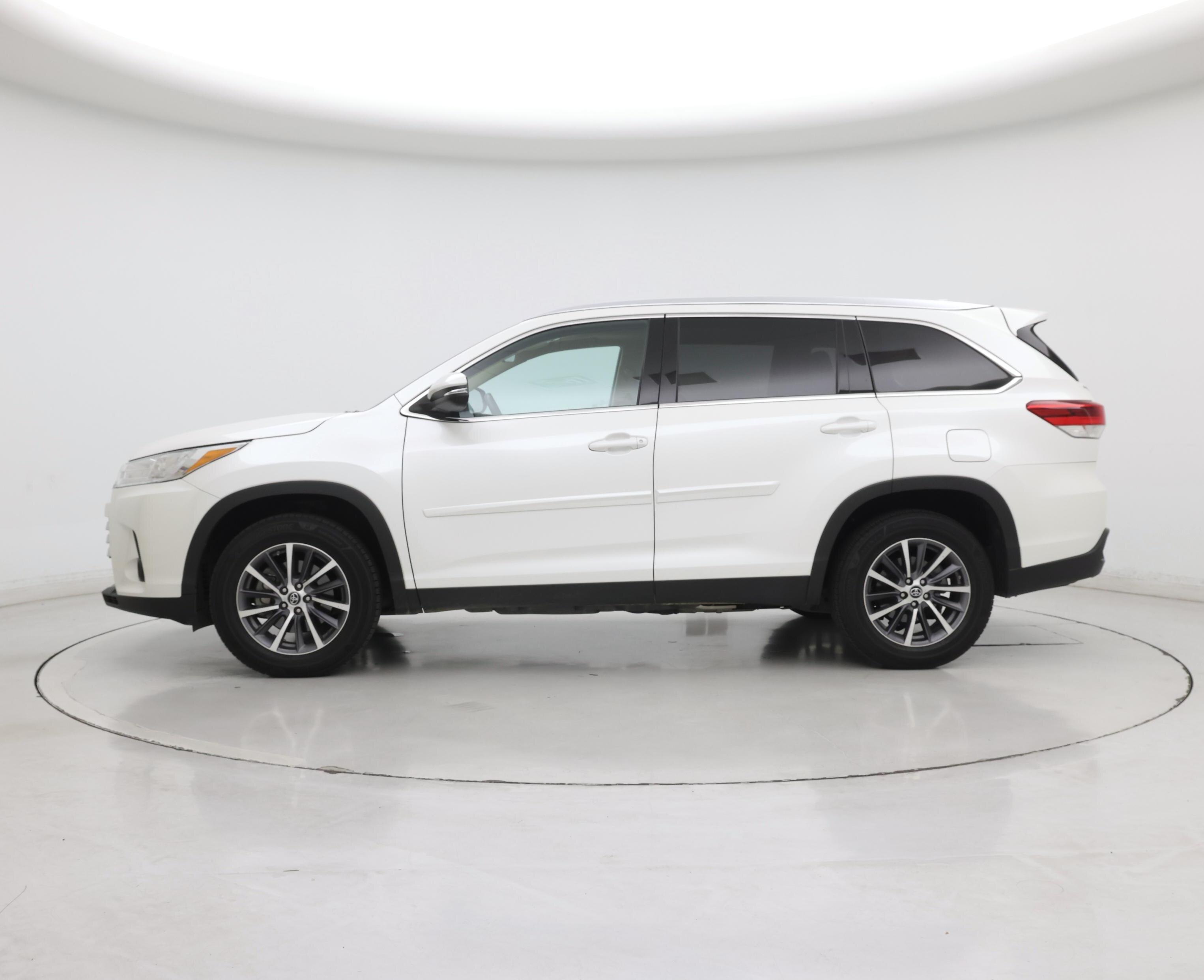 Thumbnail: 2019 Toyota Highlander - 3