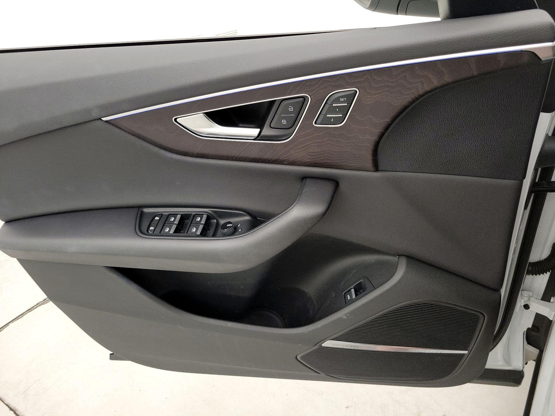 Thumbnail: 2020 Audi Q8 - 12