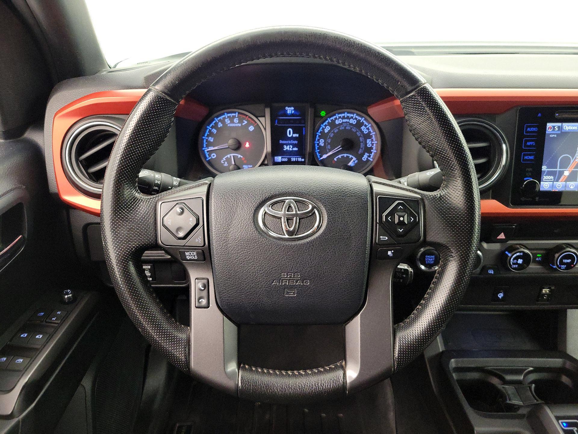 Thumbnail: 2016 Toyota Tacoma - 10