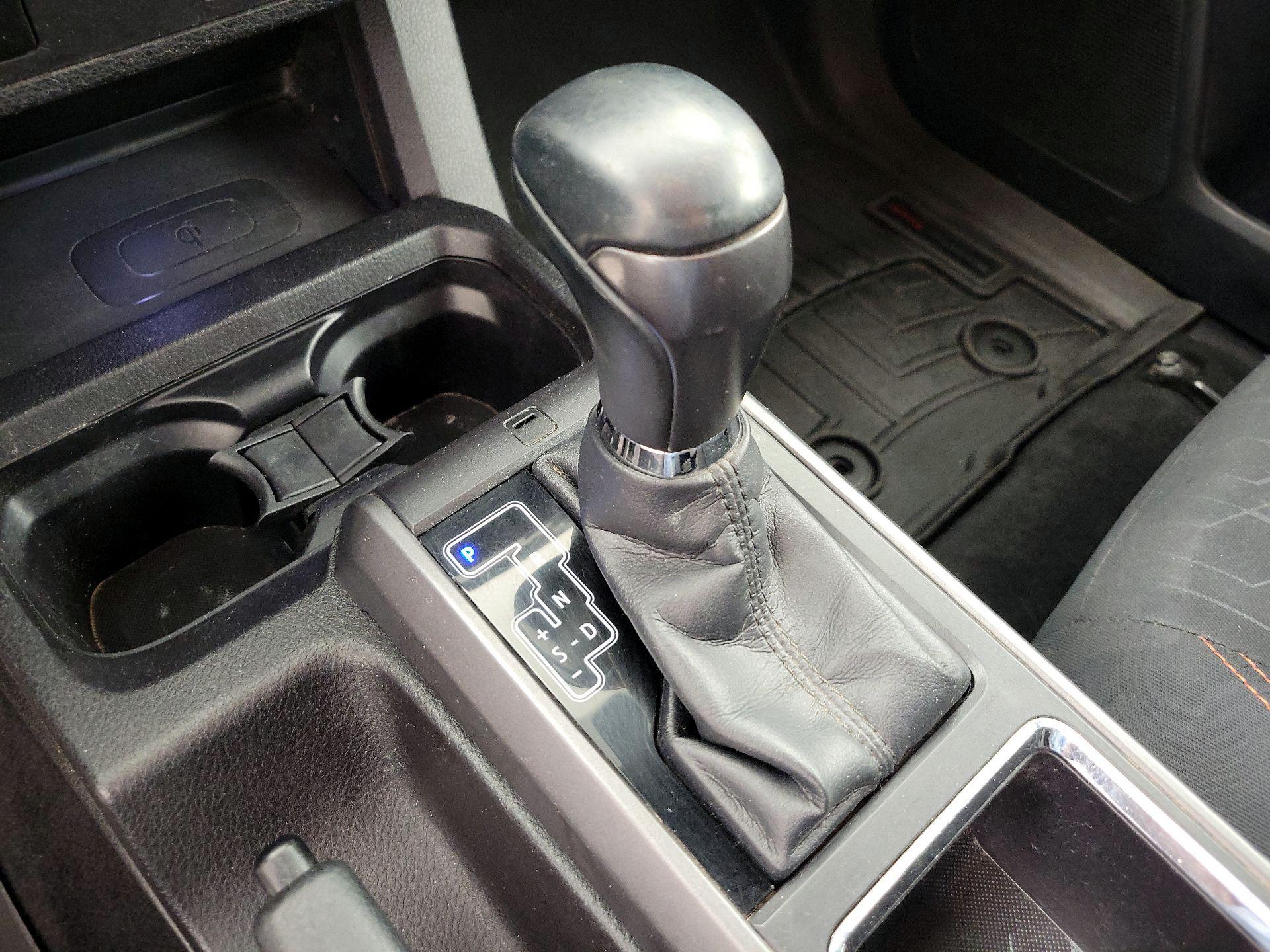 Thumbnail: 2016 Toyota Tacoma - 18