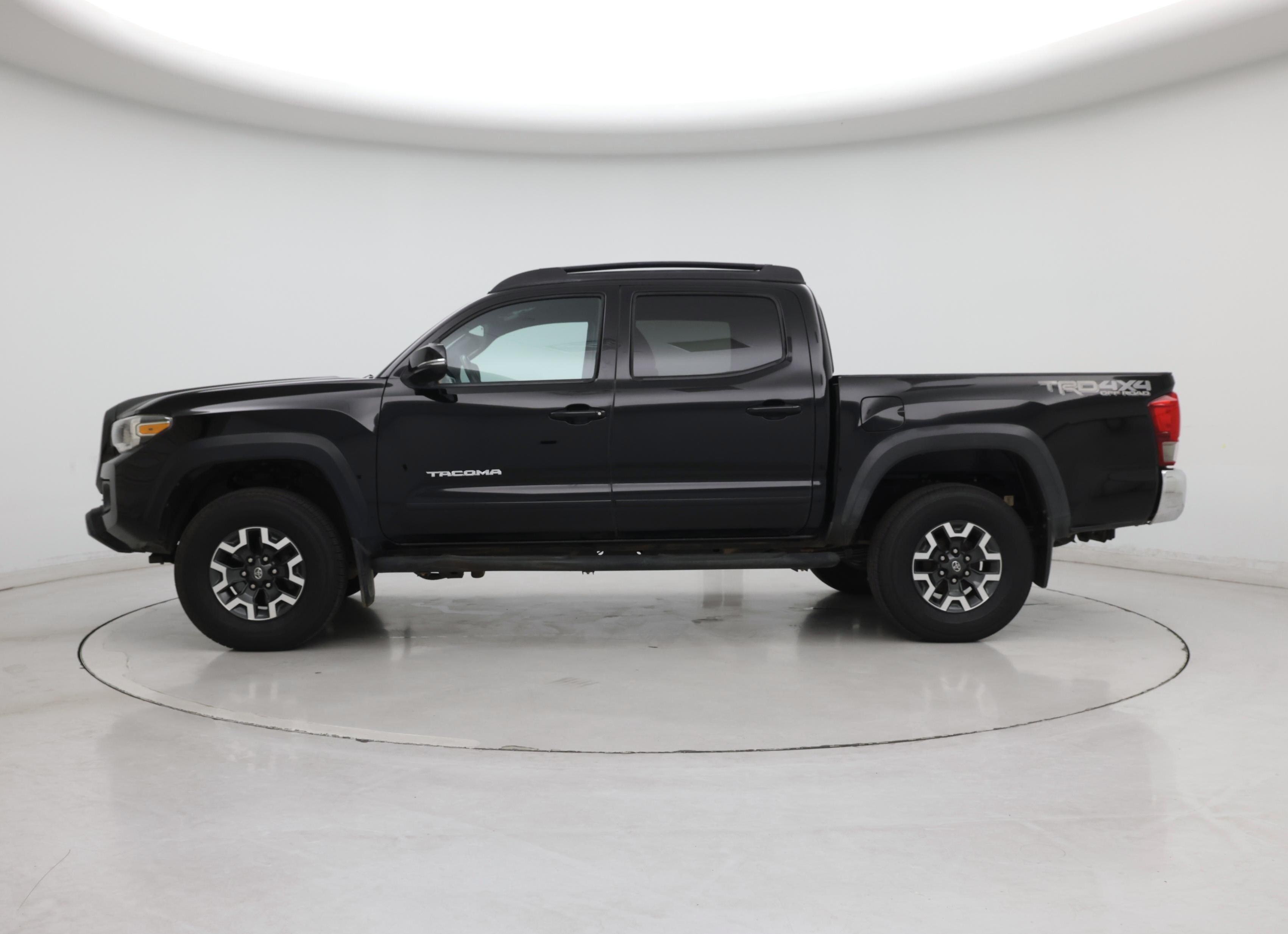 Thumbnail: 2016 Toyota Tacoma - 3