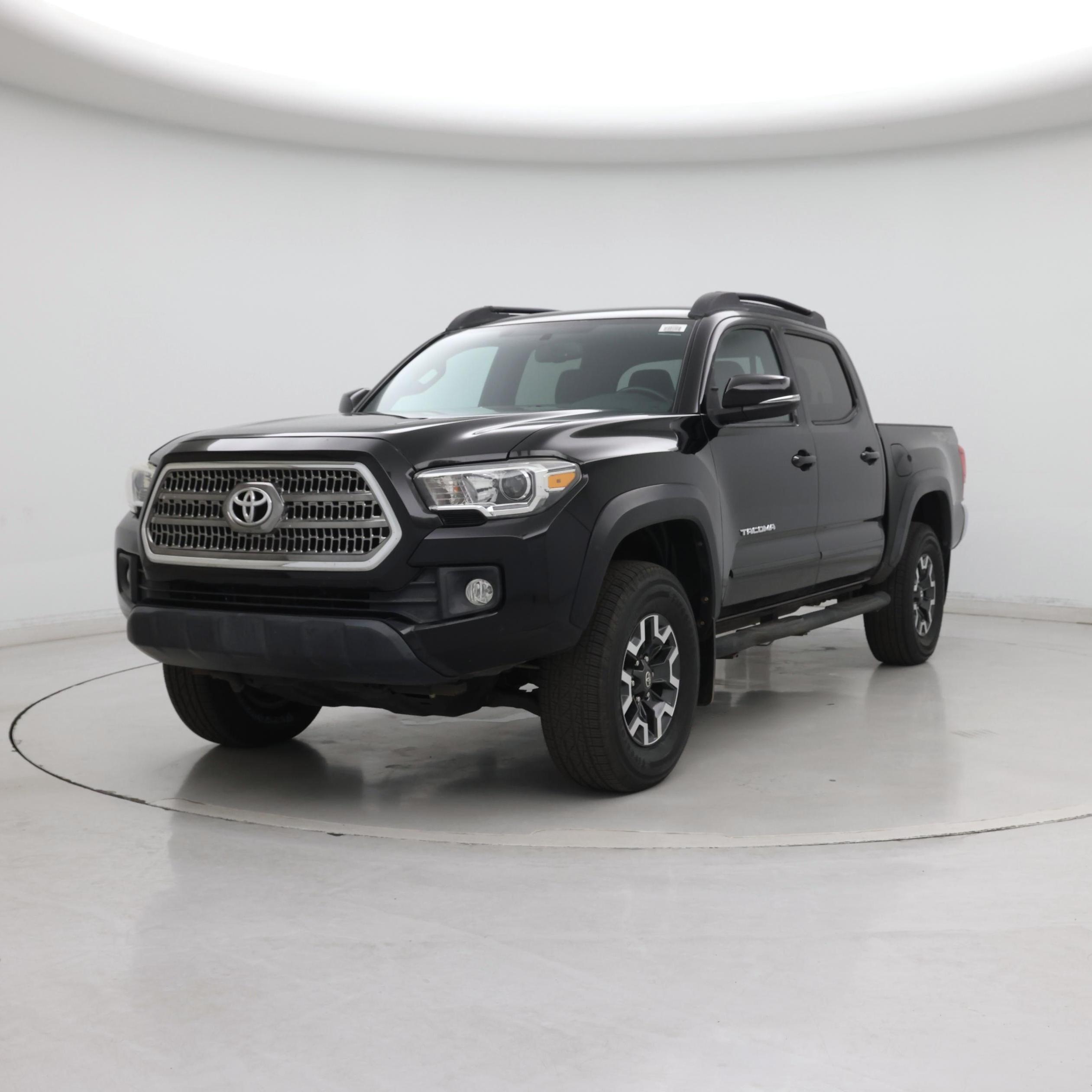 Thumbnail: 2016 Toyota Tacoma - 4