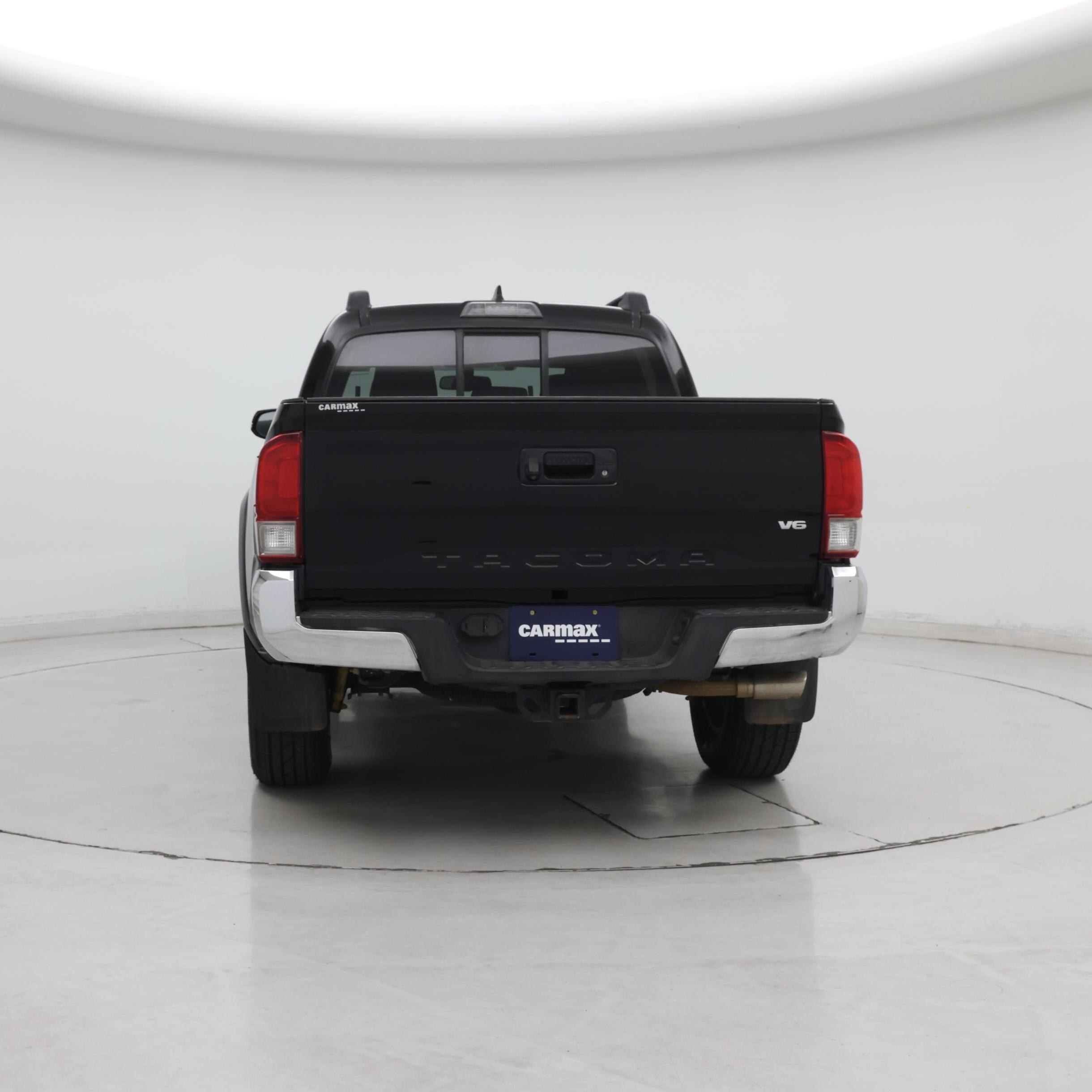 Thumbnail: 2016 Toyota Tacoma - 6