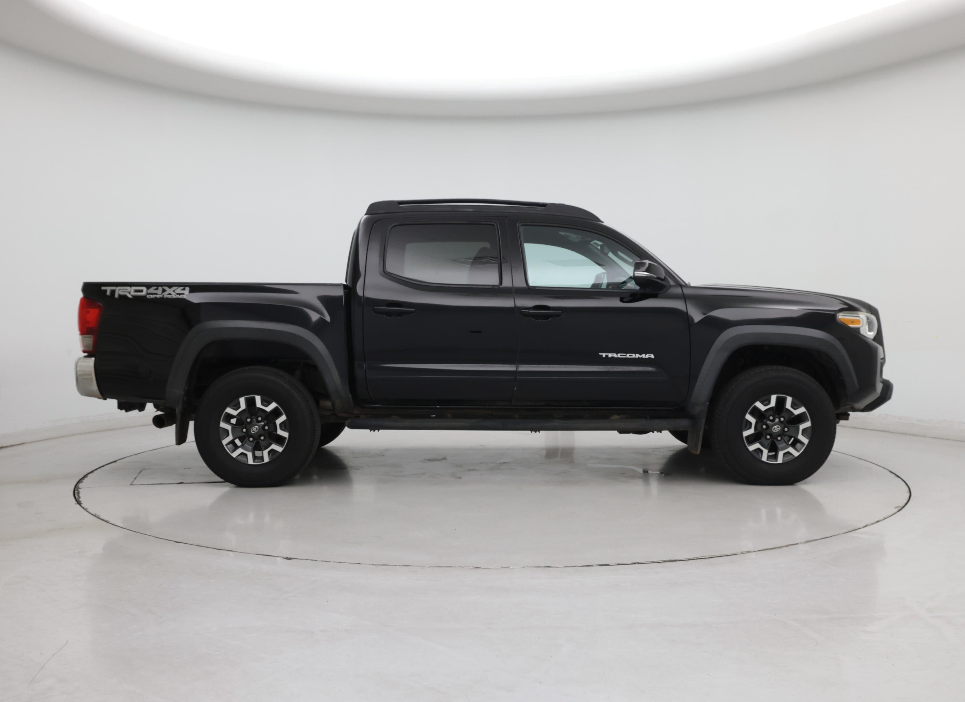 Thumbnail: 2016 Toyota Tacoma - 7