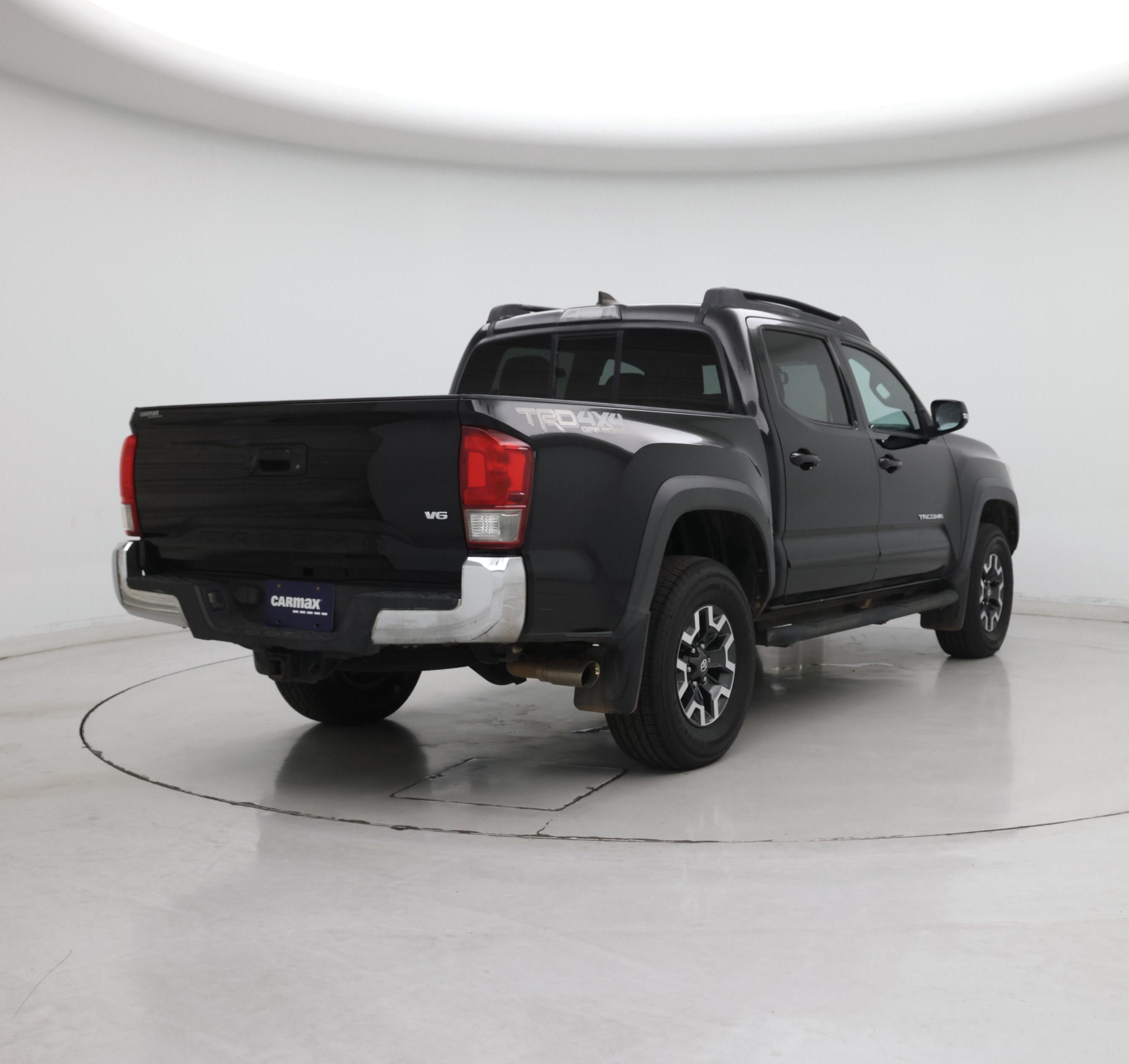 Thumbnail: 2016 Toyota Tacoma - 8
