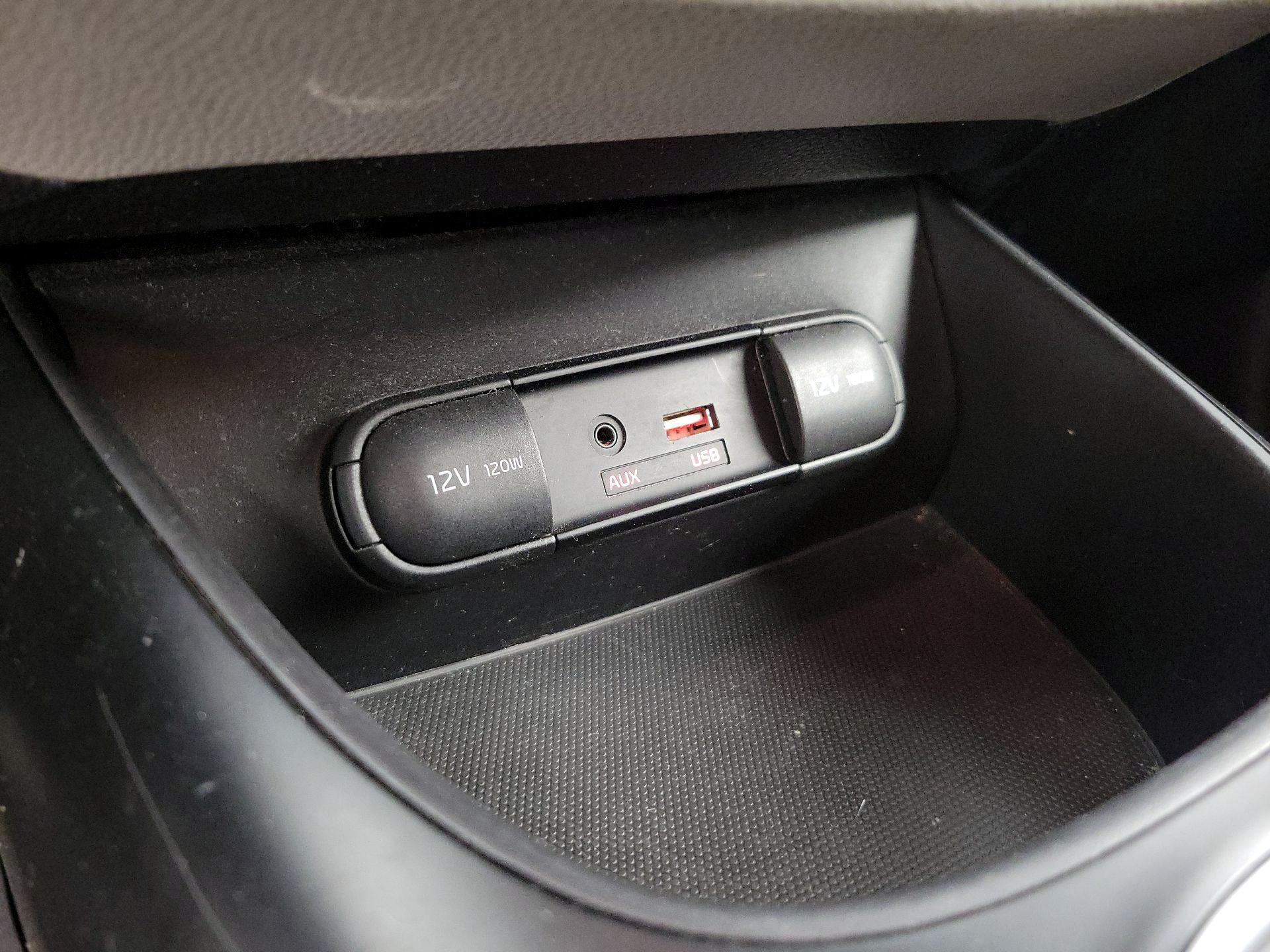 Thumbnail: 2016 Kia Soul - 18