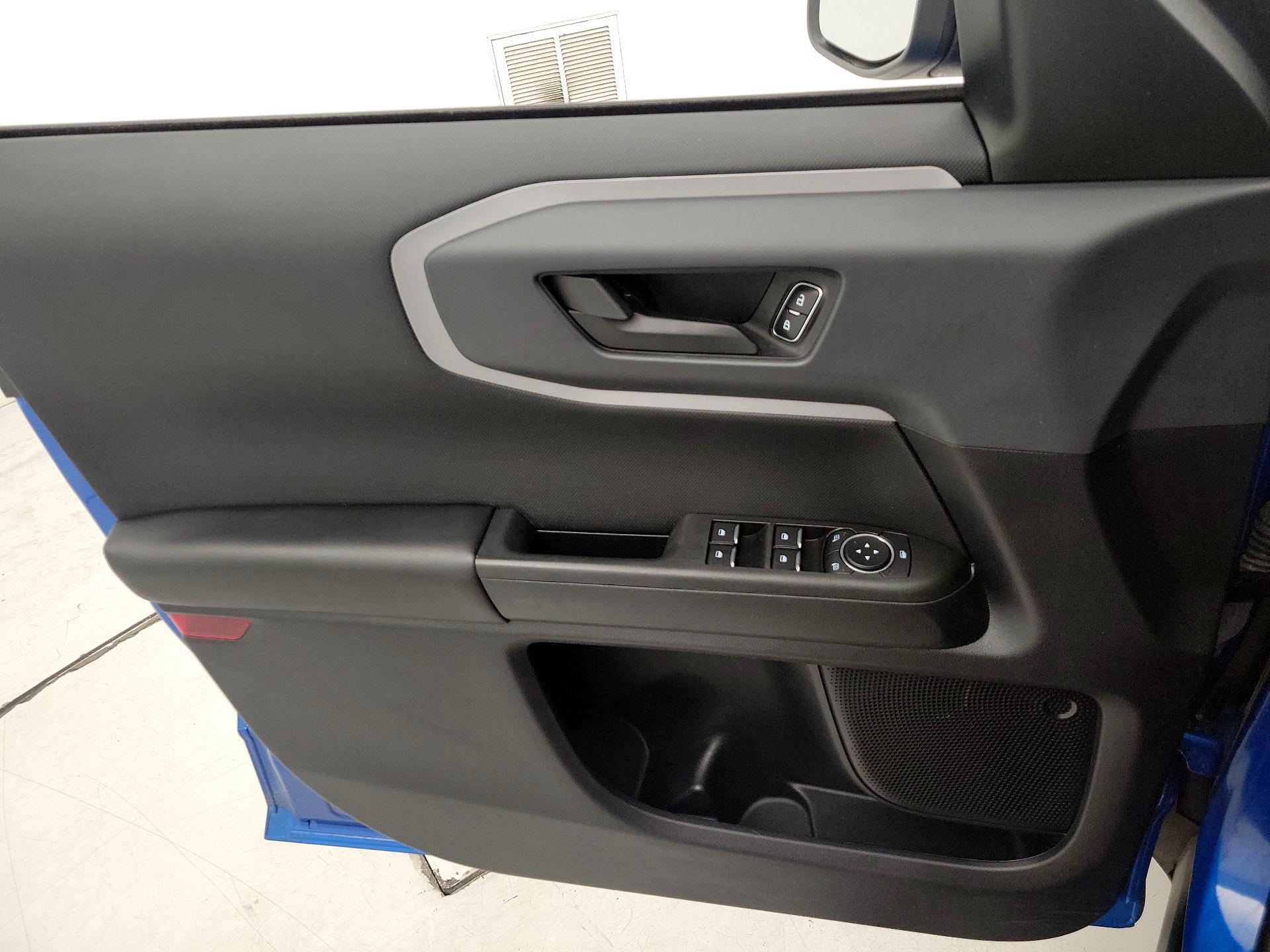 Thumbnail: 2022 Ford Bronco Sport - 12