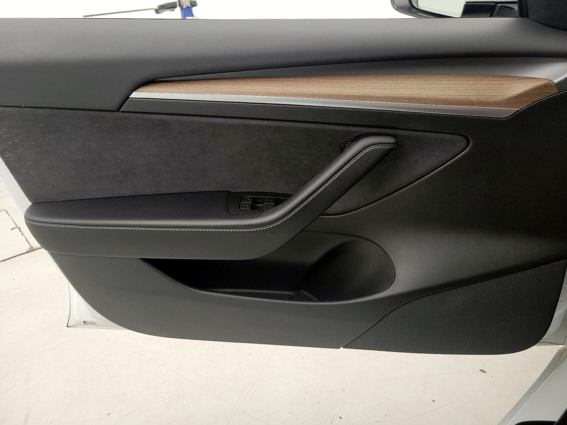 Thumbnail: 2021 Tesla Model 3 - 12