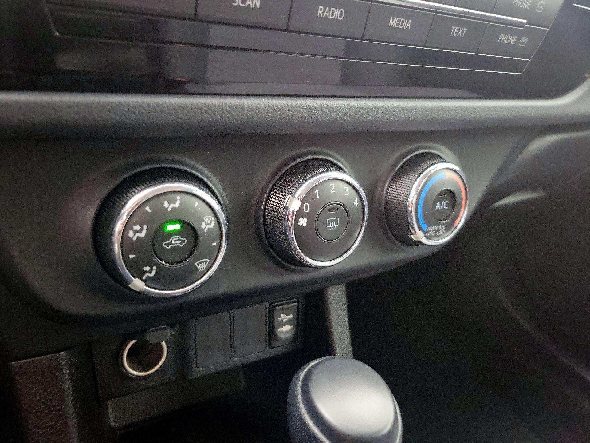 Thumbnail: 2014 Toyota Corolla - 15