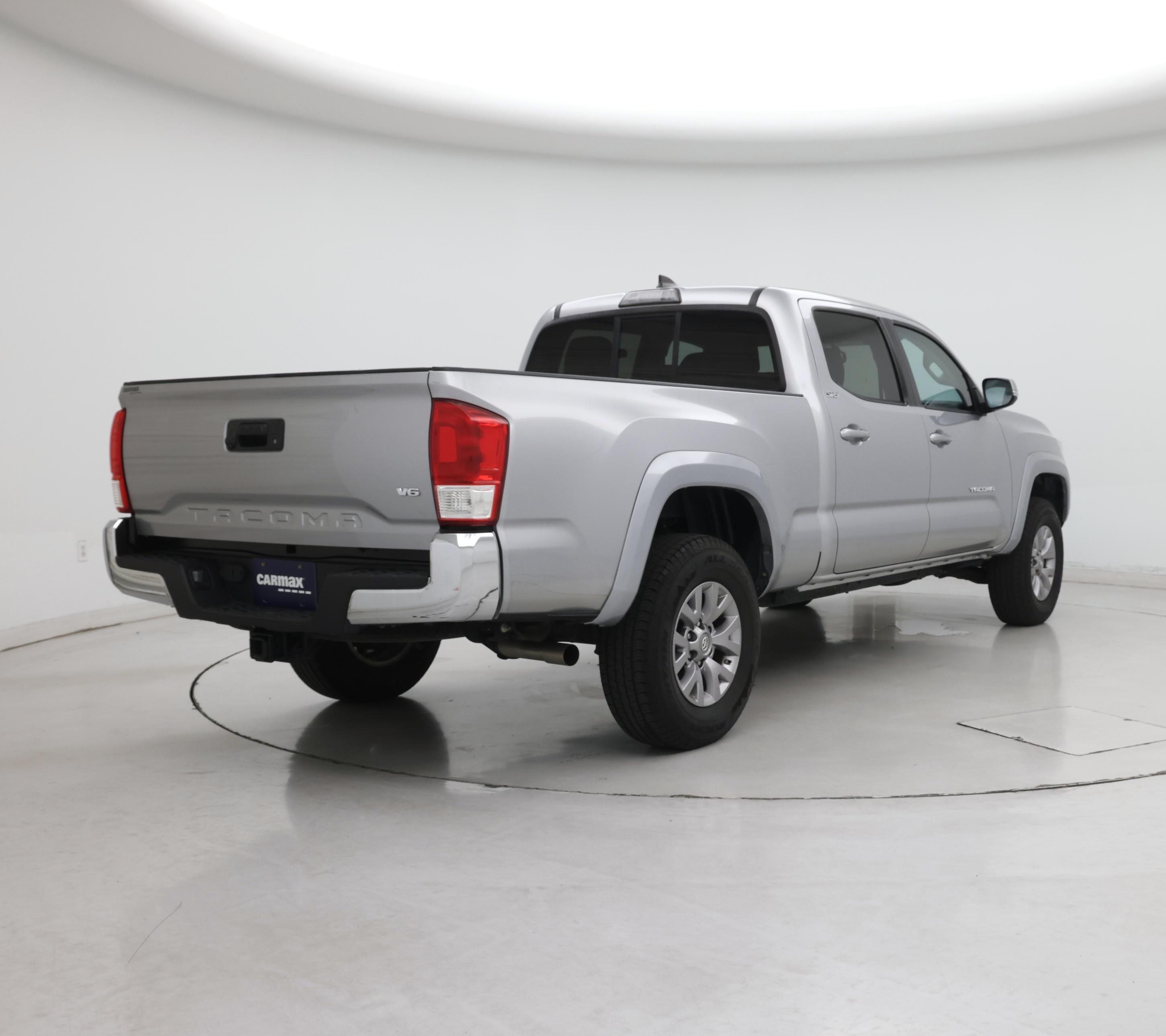Thumbnail: 2017 Toyota Tacoma - 8