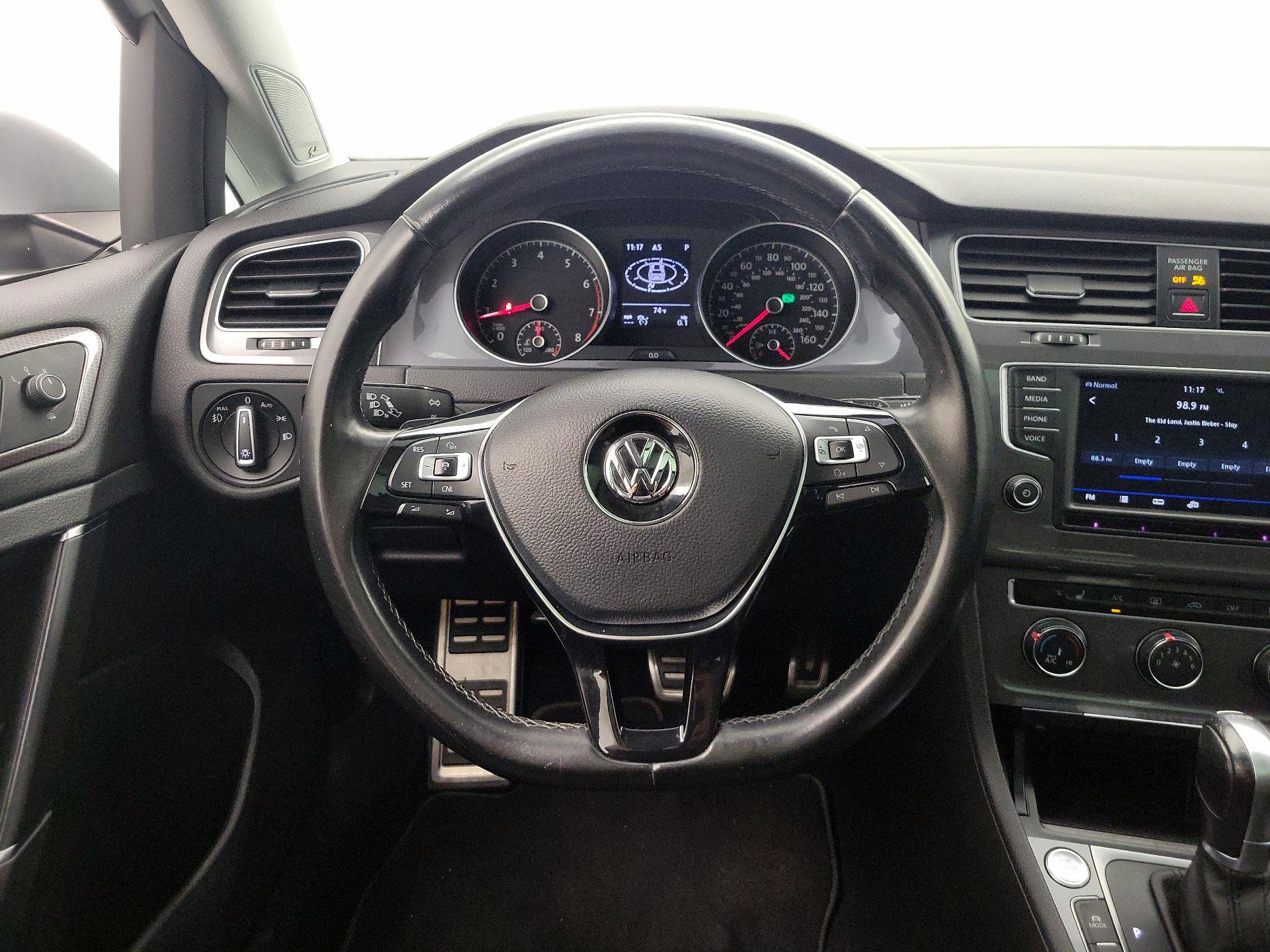 Thumbnail: 2017 Volkswagen Golf - 10