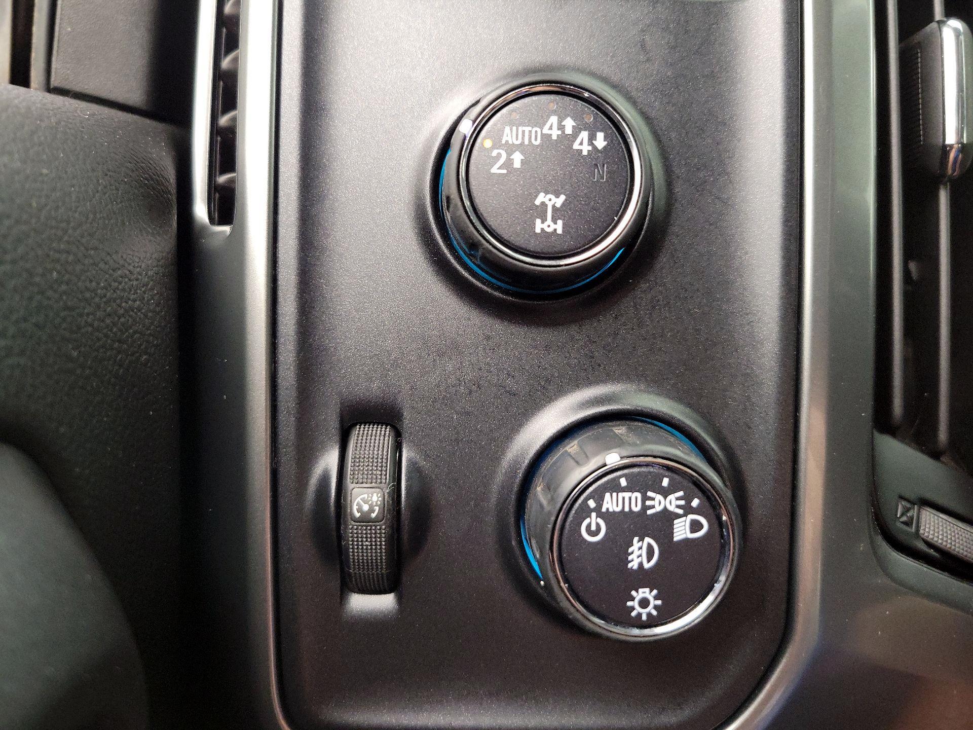 Thumbnail: 2018 Chevrolet Silverado 1500 - 13