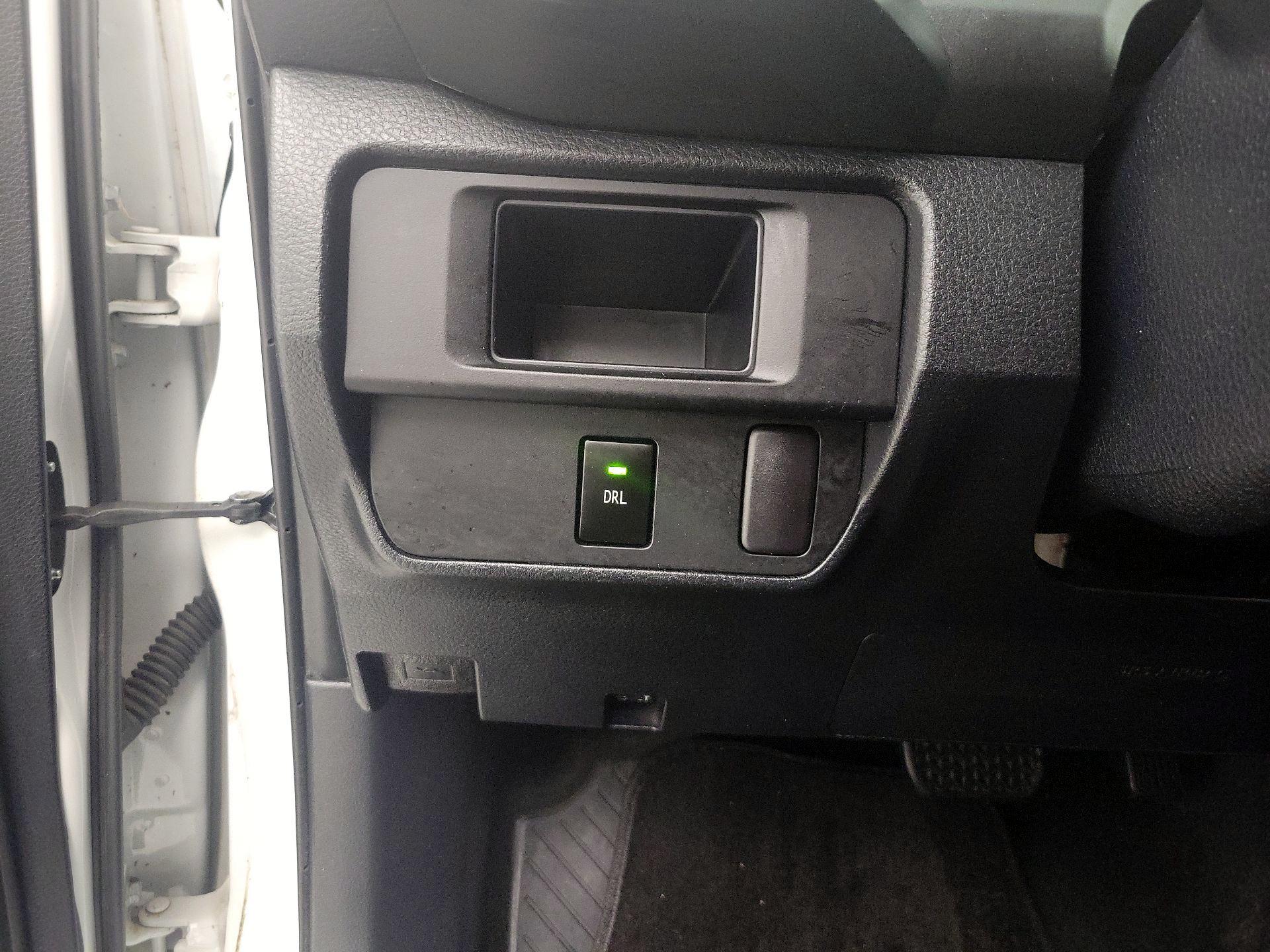 Thumbnail: 2016 Toyota Tacoma - 13