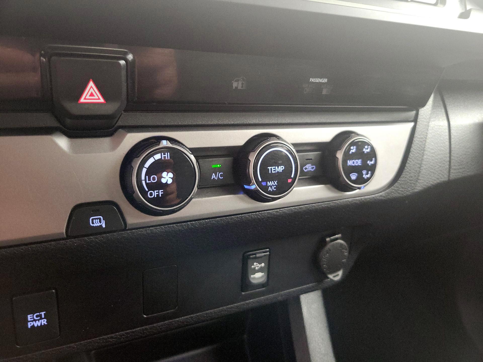 Thumbnail: 2016 Toyota Tacoma - 16