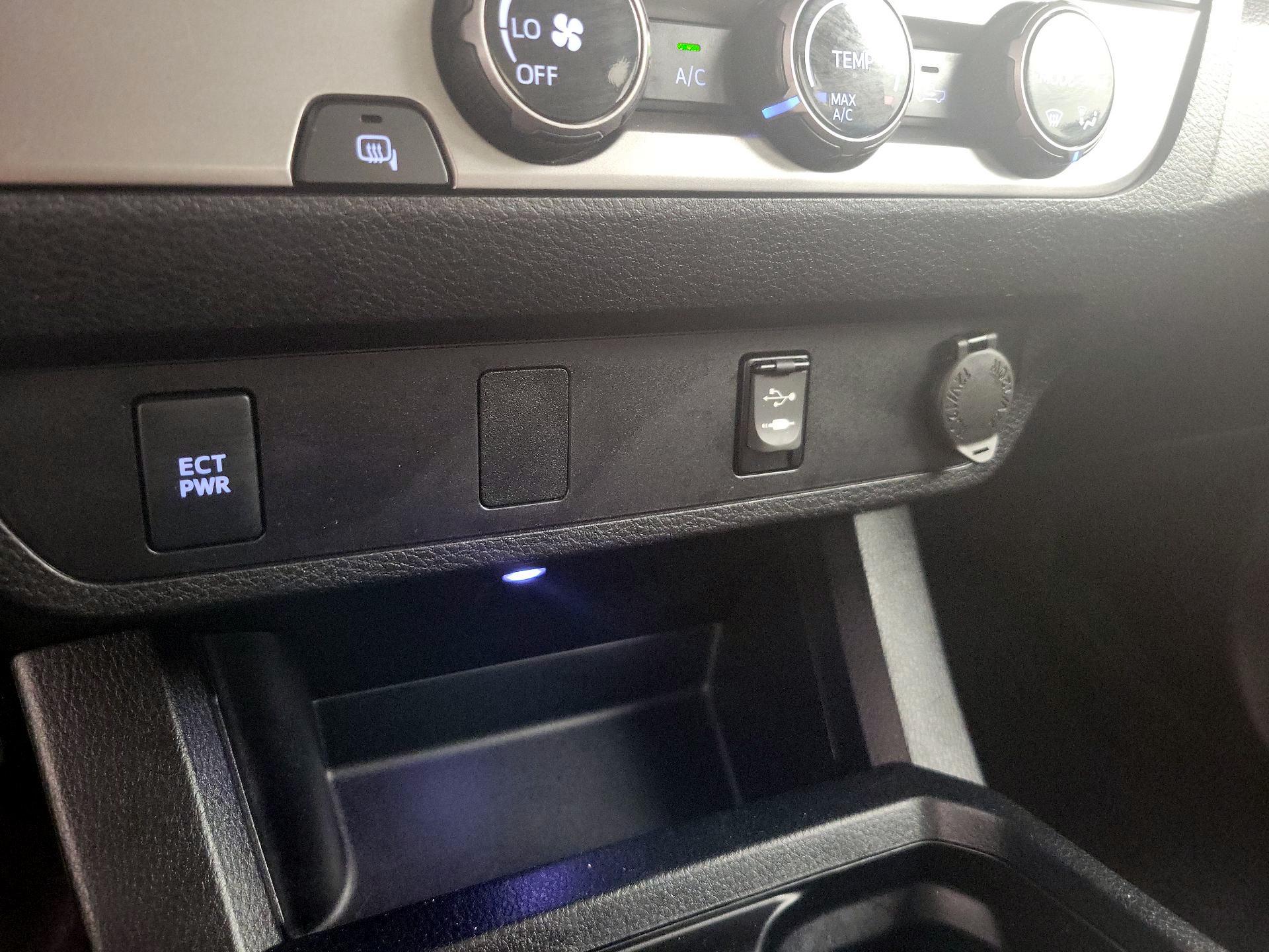 Thumbnail: 2016 Toyota Tacoma - 18