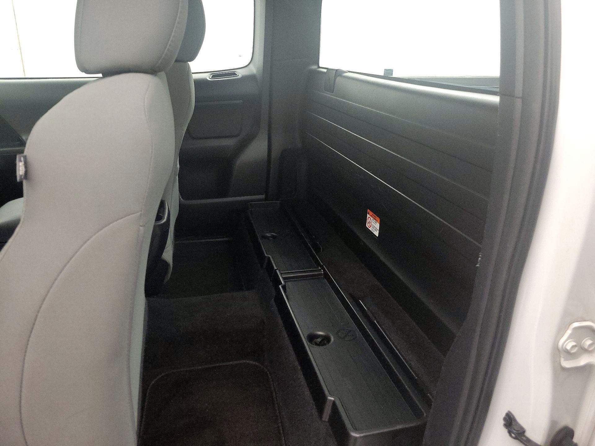 Thumbnail: 2016 Toyota Tacoma - 19