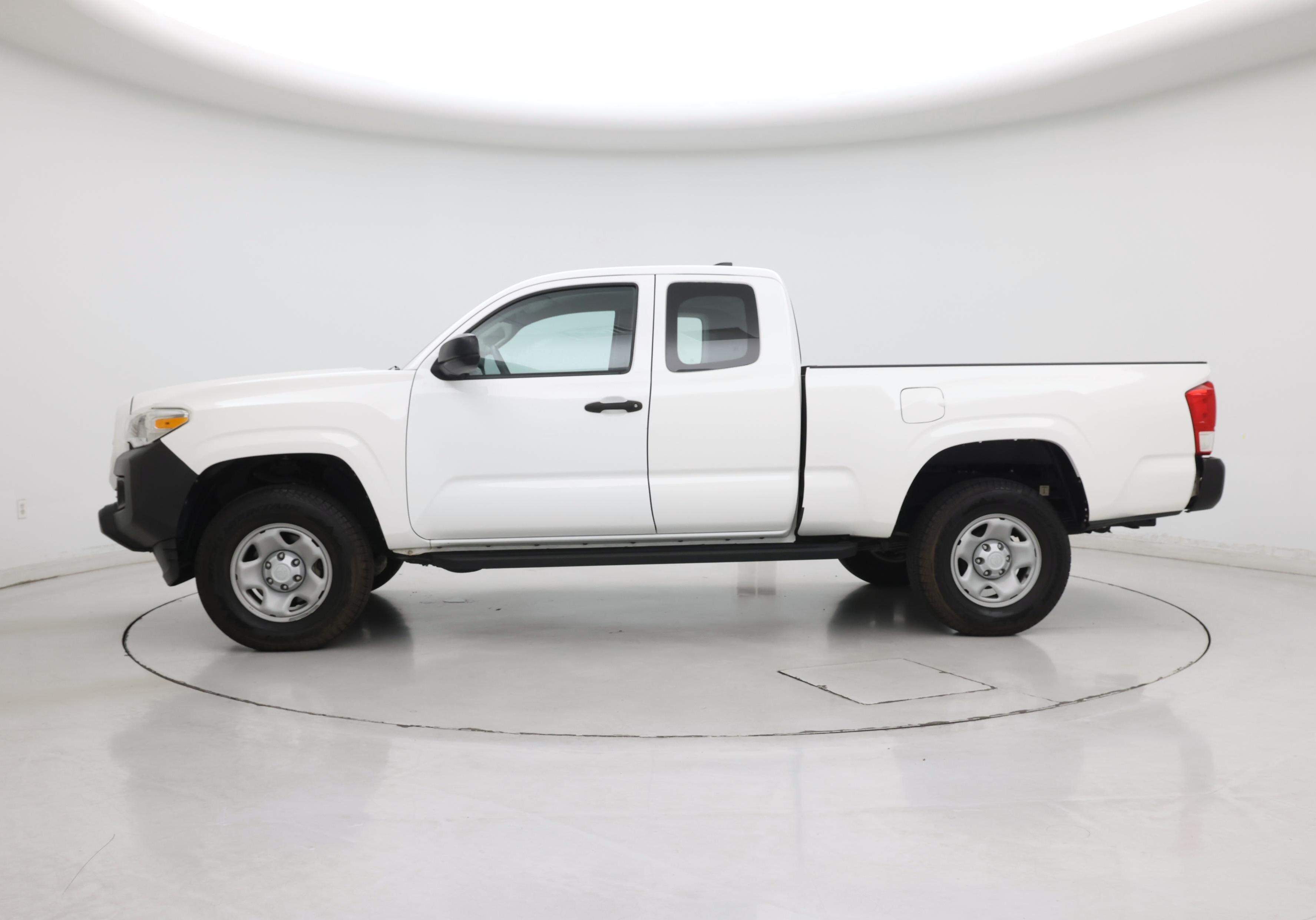 Thumbnail: 2016 Toyota Tacoma - 3