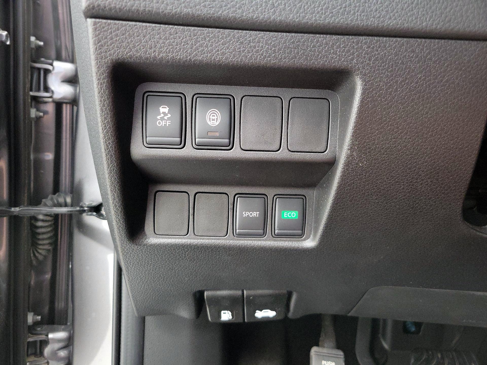 Thumbnail: 2020 Nissan Rogue Sport - 13