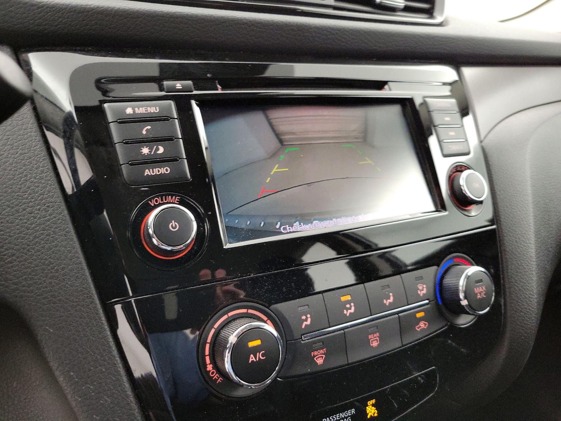 Thumbnail: 2020 Nissan Rogue Sport - 14