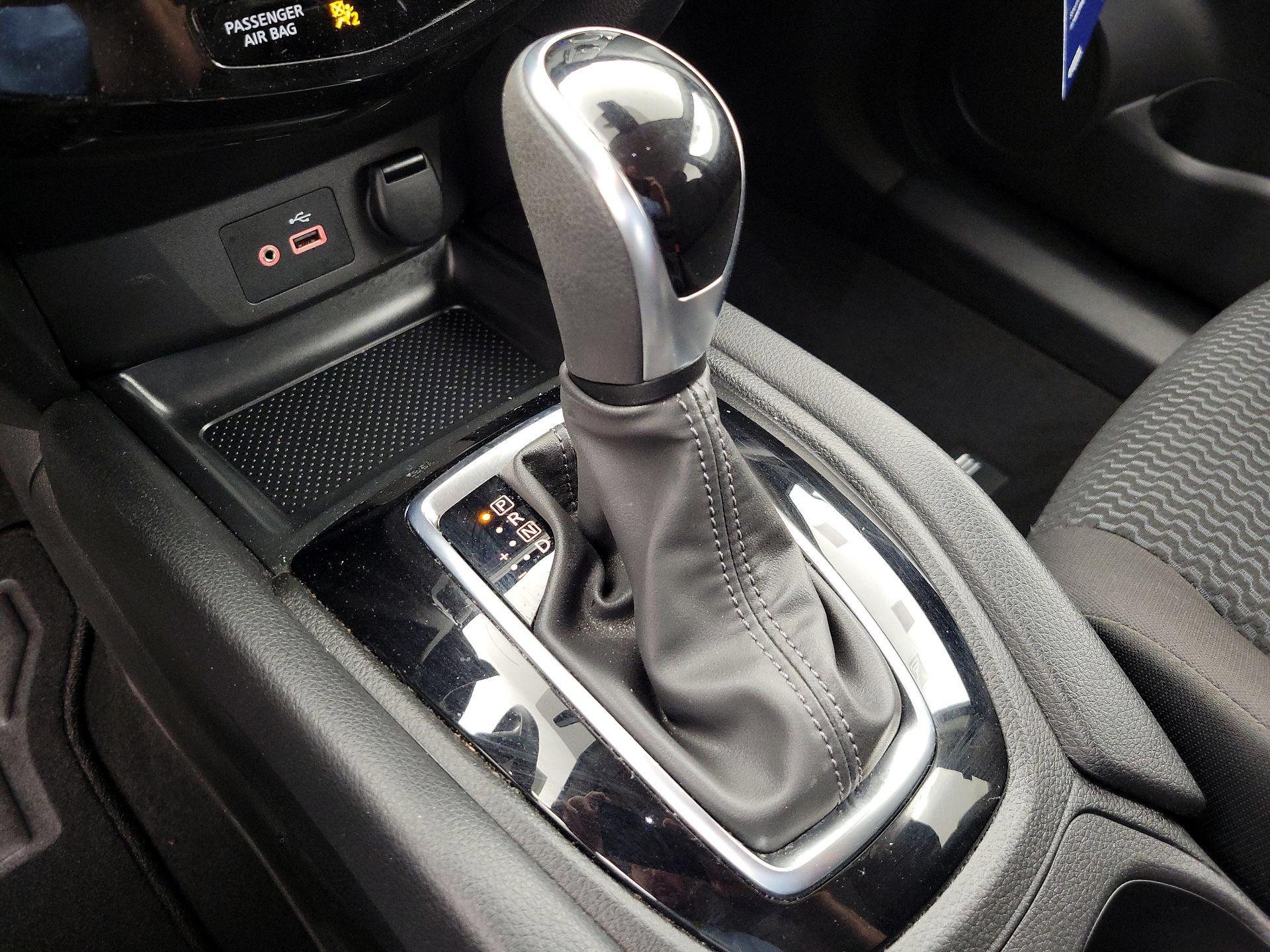 Thumbnail: 2020 Nissan Rogue Sport - 17