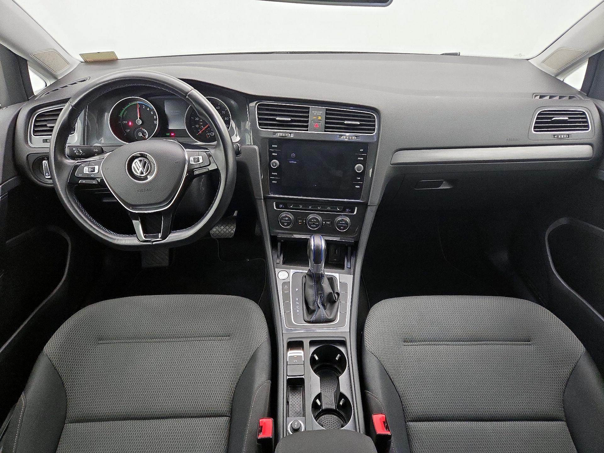 Thumbnail: 2019 Volkswagen e-Golf - 9