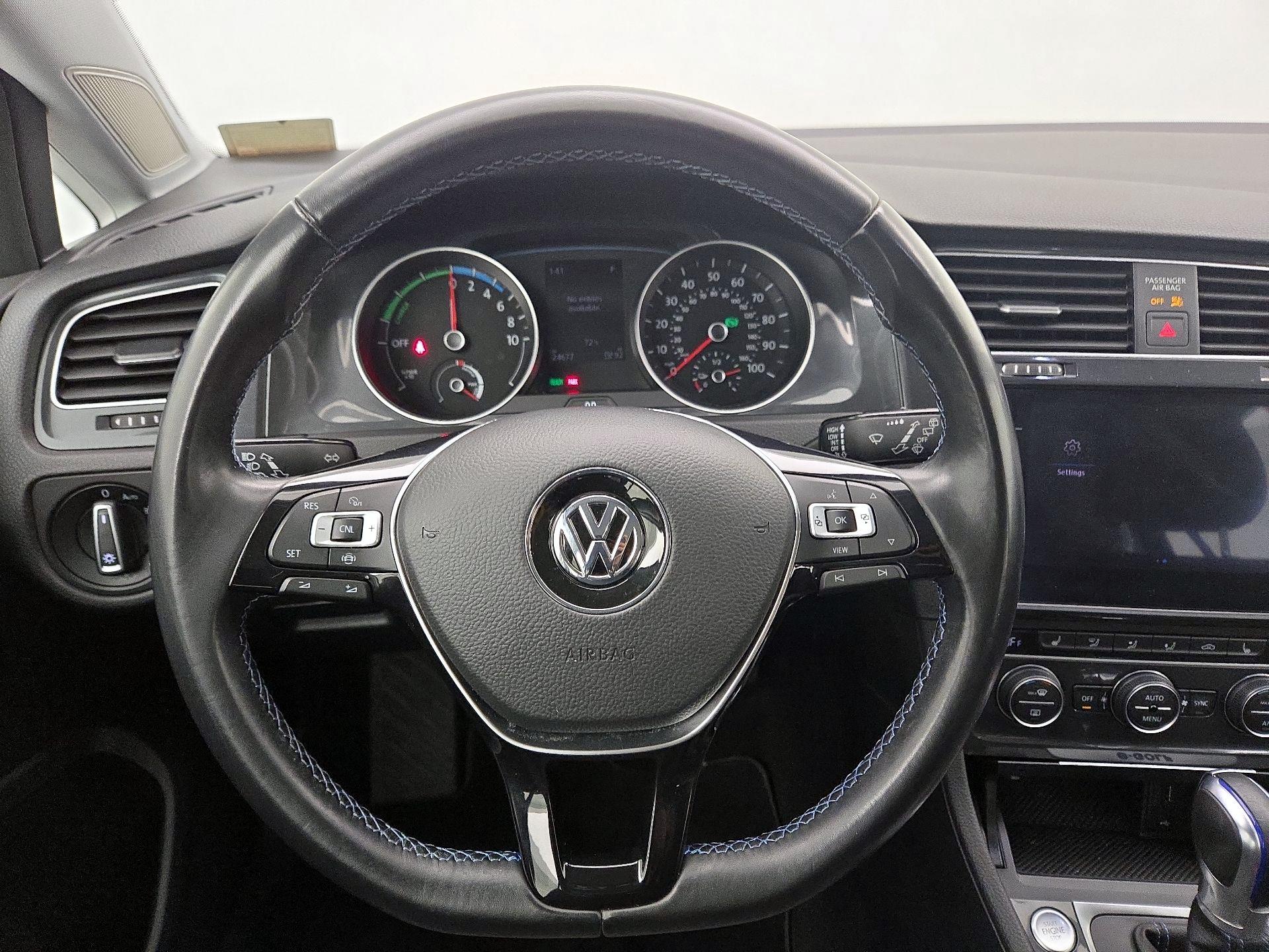 Thumbnail: 2019 Volkswagen e-Golf - 10