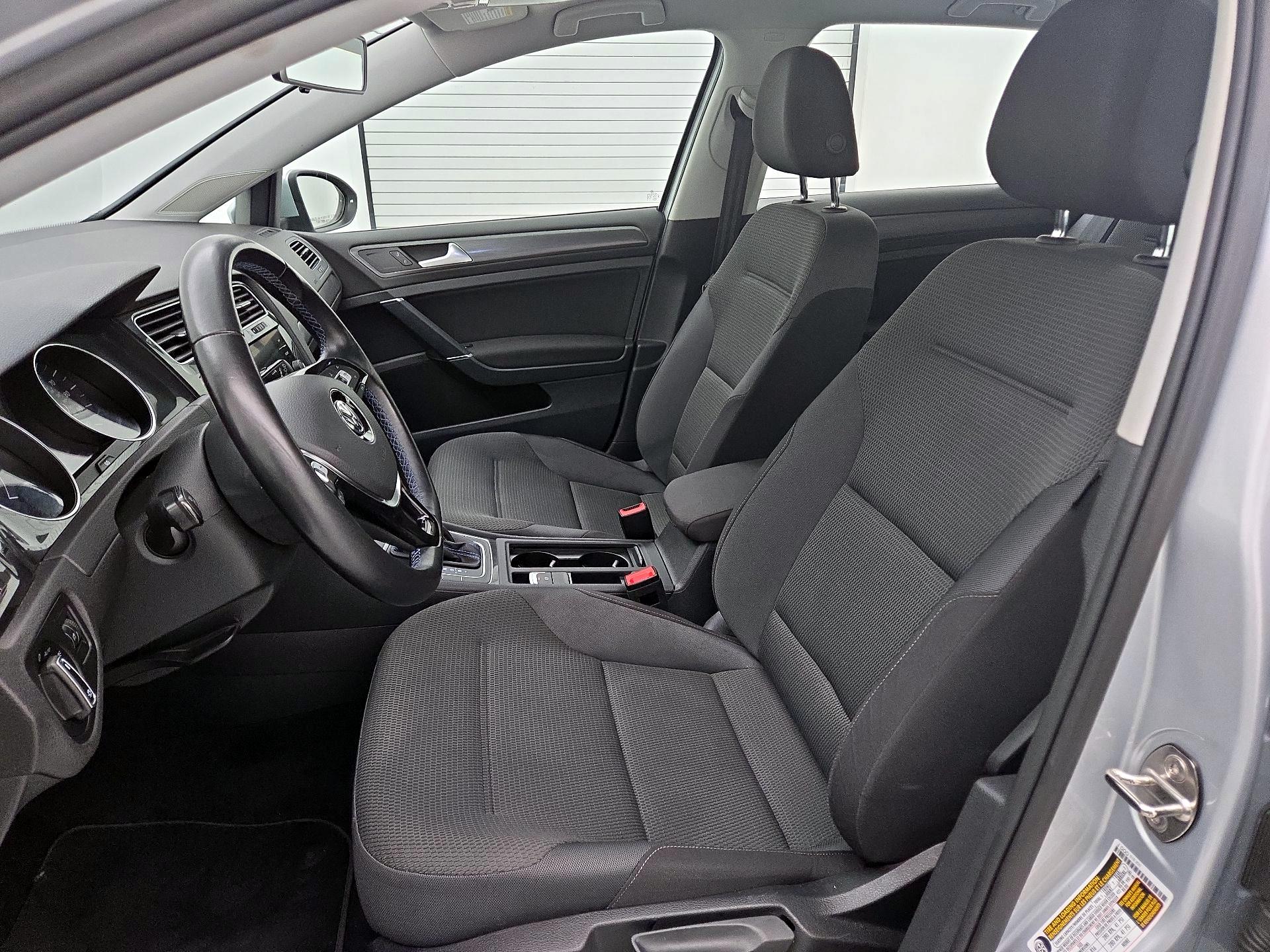 Thumbnail: 2019 Volkswagen e-Golf - 11