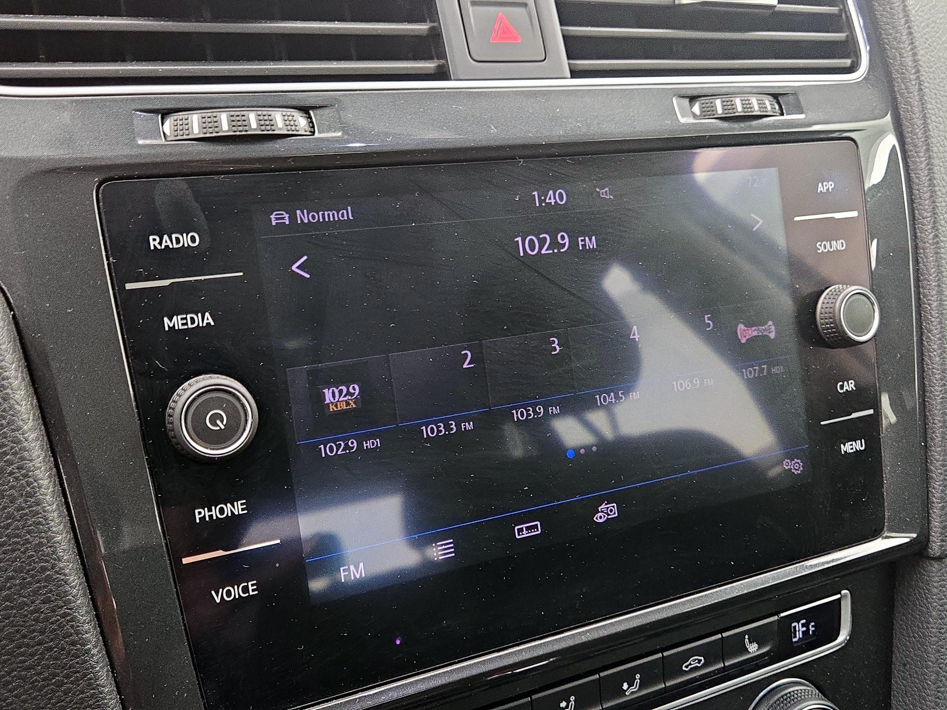Thumbnail: 2019 Volkswagen e-Golf - 15