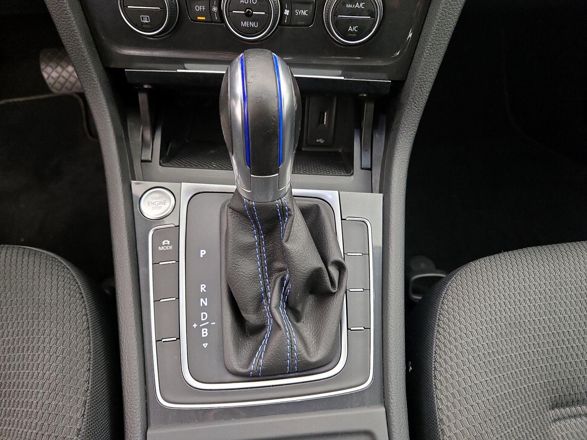 Thumbnail: 2019 Volkswagen e-Golf - 17