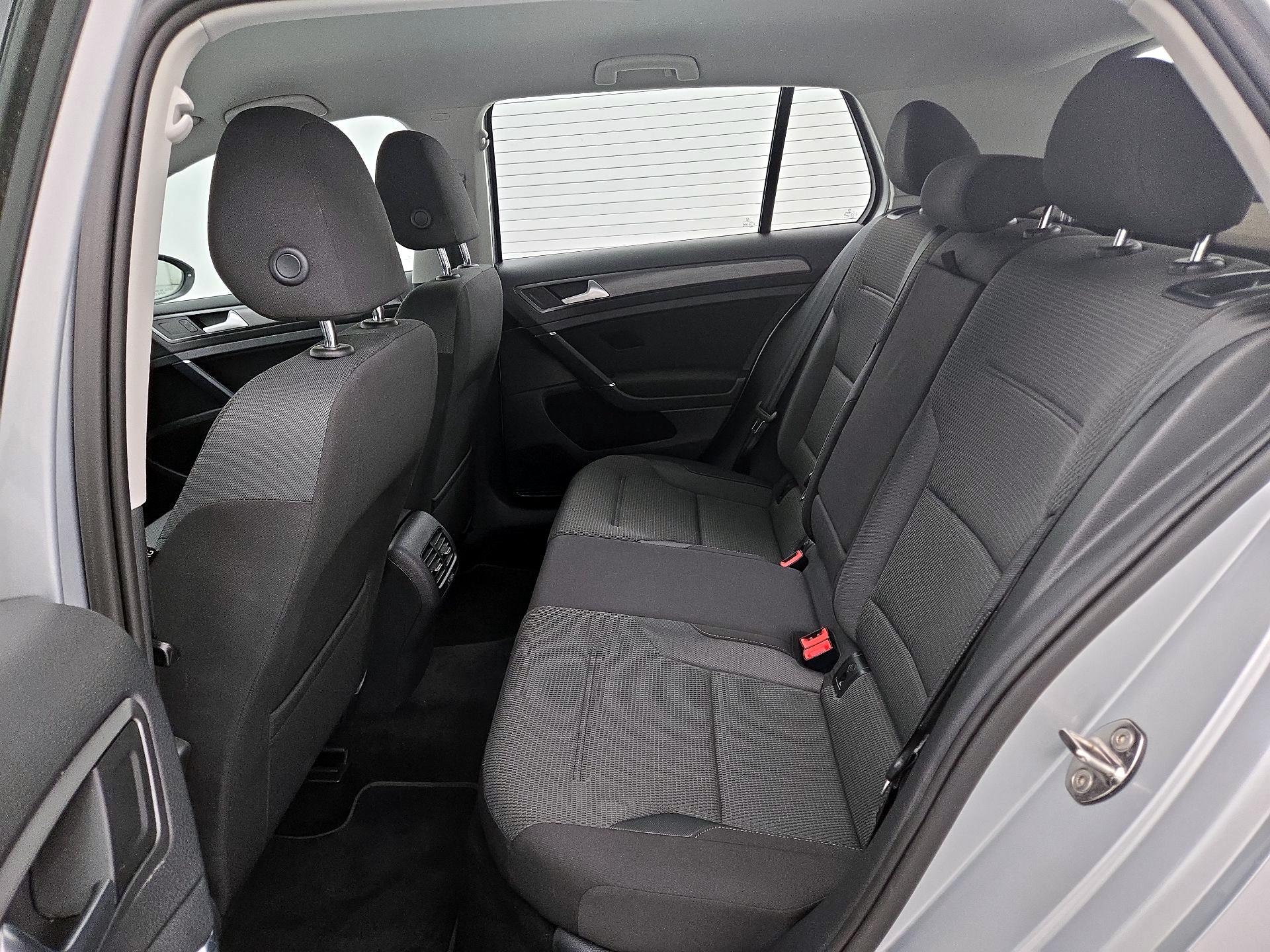 Thumbnail: 2019 Volkswagen e-Golf - 19