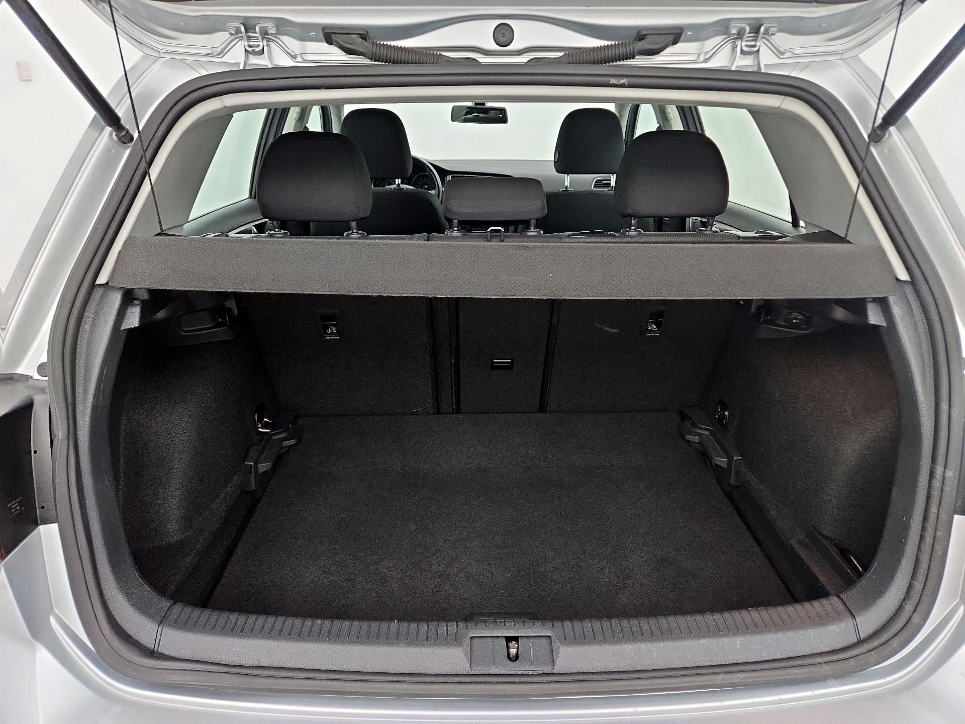 Thumbnail: 2019 Volkswagen e-Golf - 20