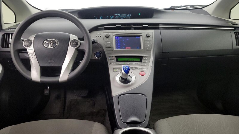 2015 Toyota Prius Two 9