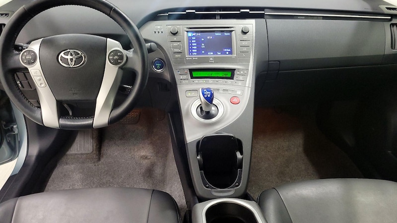 2015 Toyota Prius Four 9