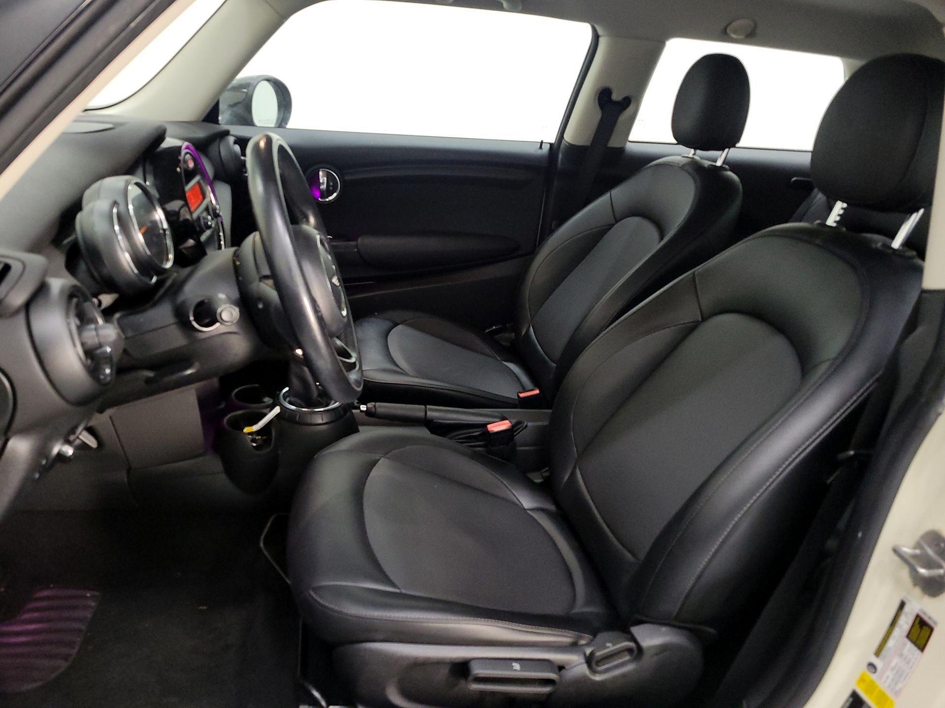 Thumbnail: 2016 MINI Cooper Hardtop - 11