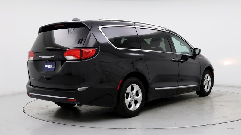 2017 Chrysler Pacifica  8