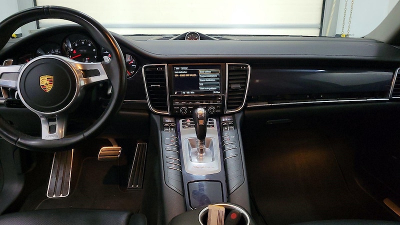 2016 Porsche Panamera  9