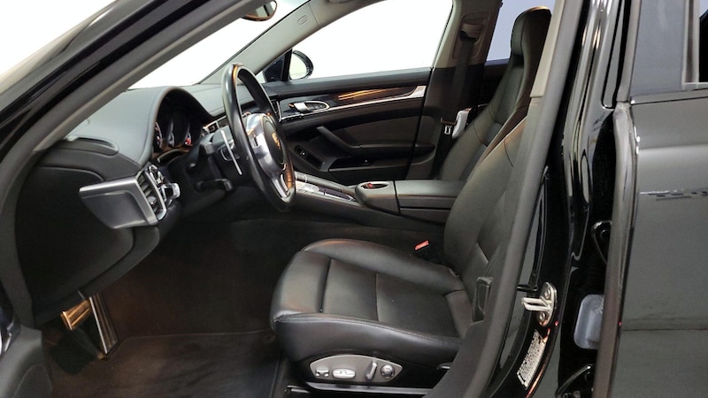 2016 Porsche Panamera  11