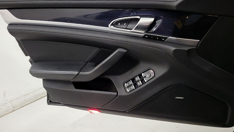 2016 Porsche Panamera  12