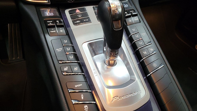 2016 Porsche Panamera  17