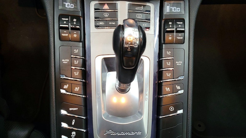 2016 Porsche Panamera  18