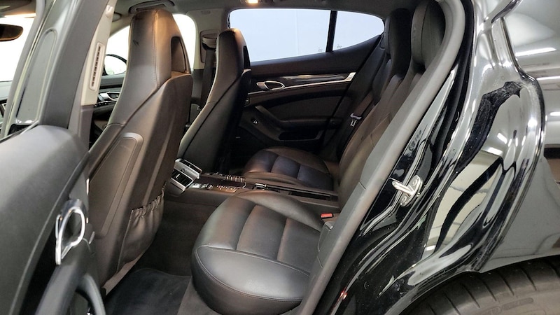 2016 Porsche Panamera  19