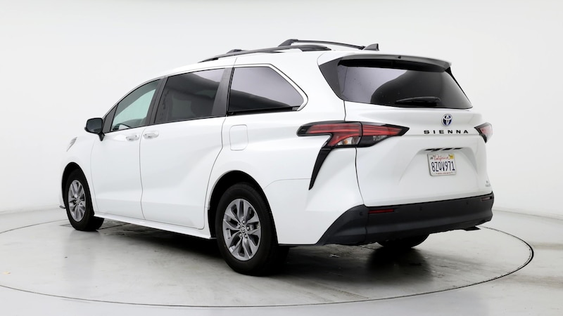 2022 Toyota Sienna XLE 2