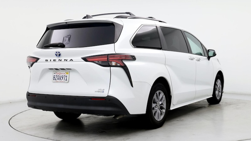 2022 Toyota Sienna XLE 8