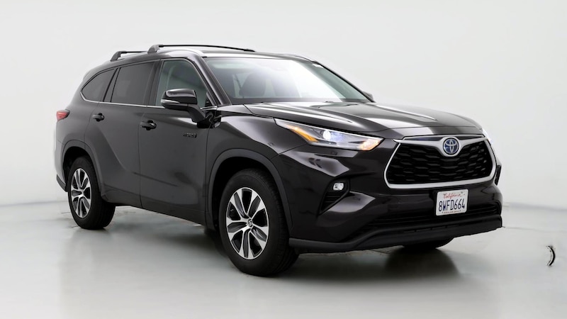 2021 Toyota Highlander XLE Hero Image