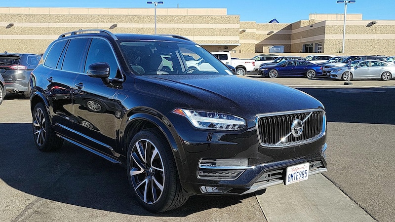 2019 Volvo XC90 T6 Momentum Hero Image