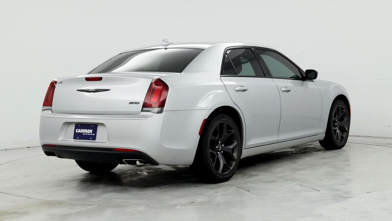 2023 Chrysler 300 Touring 8