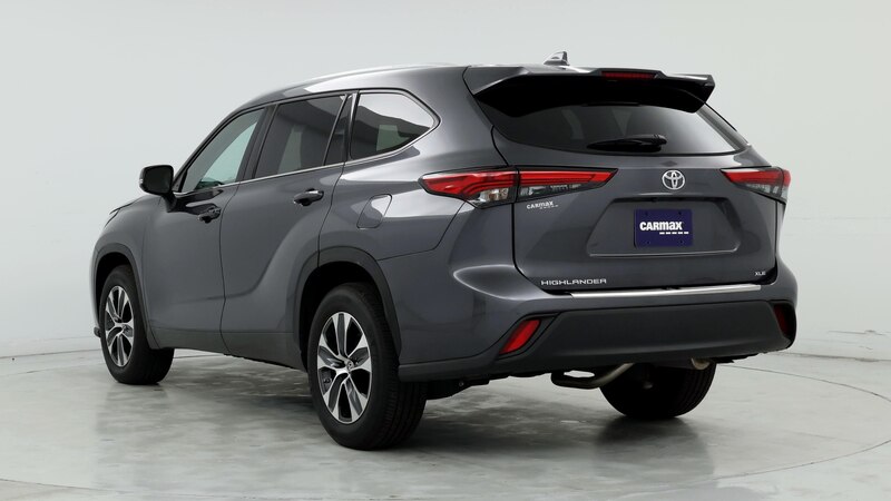 2022 Toyota Highlander XLE 2