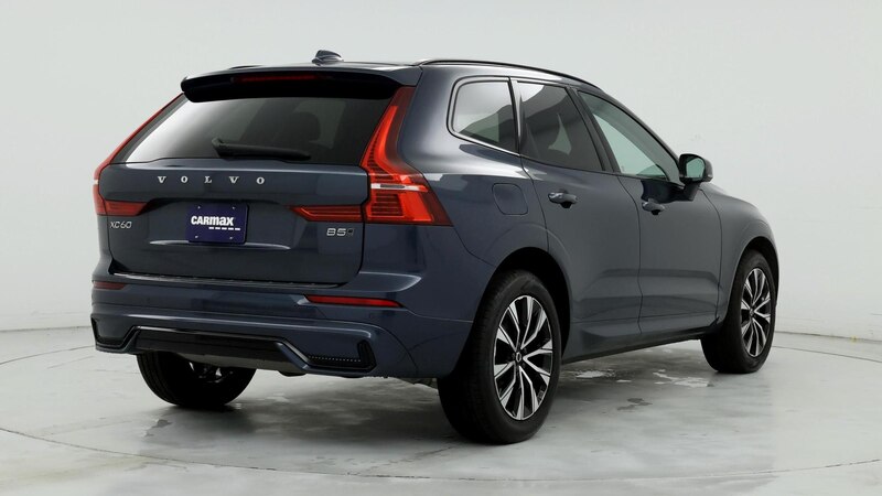 2024 Volvo XC60 B5 Core 8