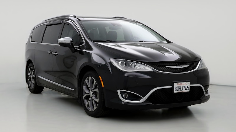 2017 Chrysler Pacifica Limited Hero Image