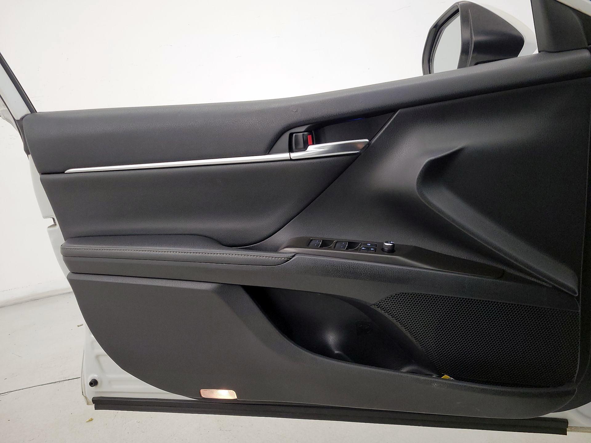 Thumbnail: 2022 Toyota Camry - 10